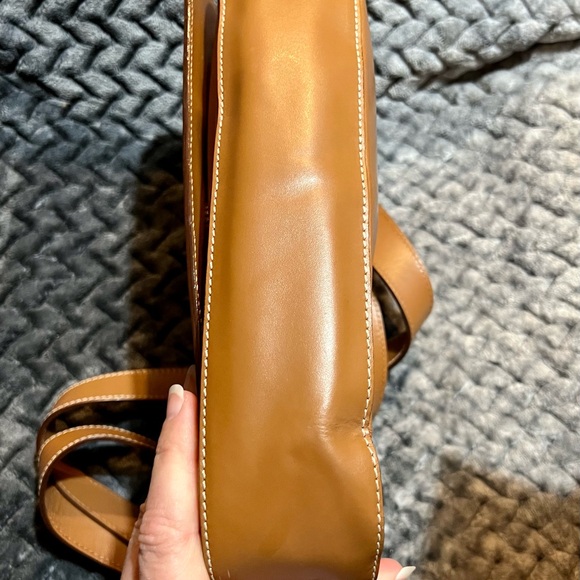 Dooney & Bourke Tan Leather Shoulder Bag, Italian Leather. - Picture 3 of 7